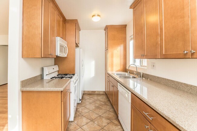 Building Photo - 1336 Centinela Ave