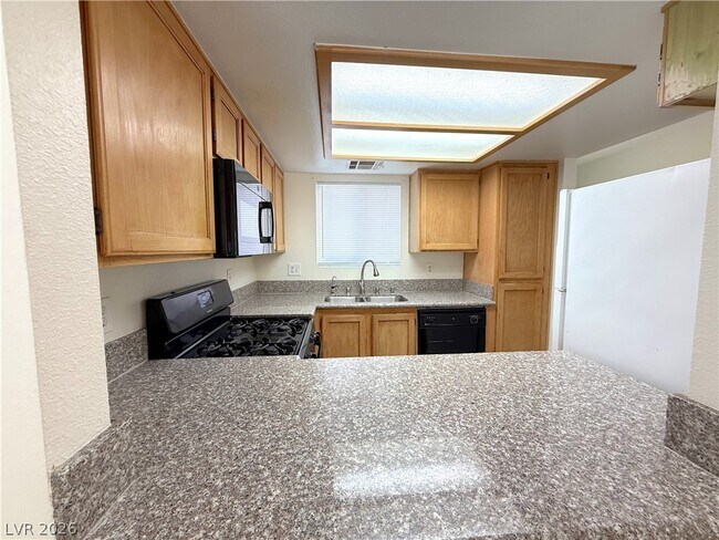 Building Photo - 7100 W Pirates Cove Rd