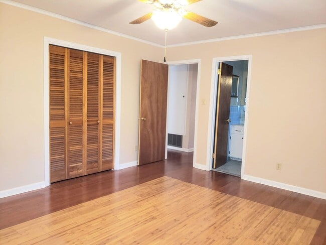 Building Photo - 484 Planters Rd