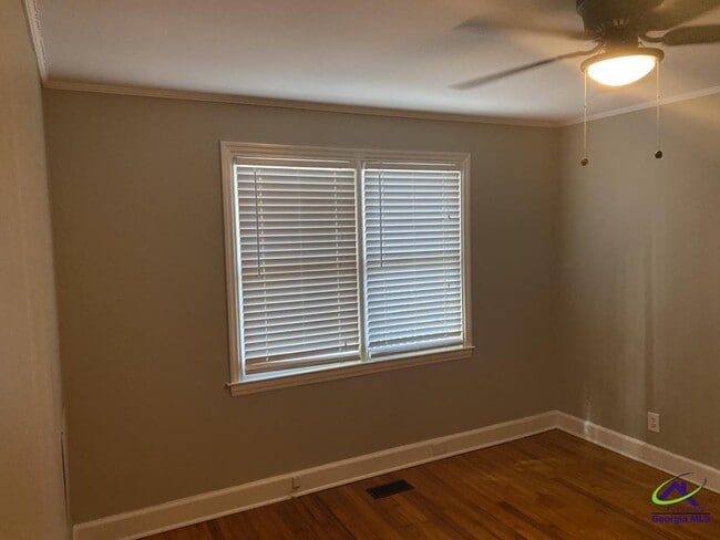 Building Photo - 2740 Northwoods Dr S