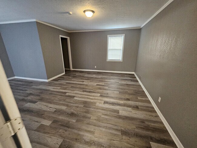 Building Photo - 4211 E 54 St