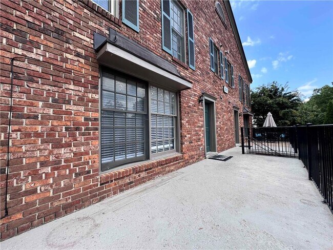 Building Photo - 3091 Colonial Way