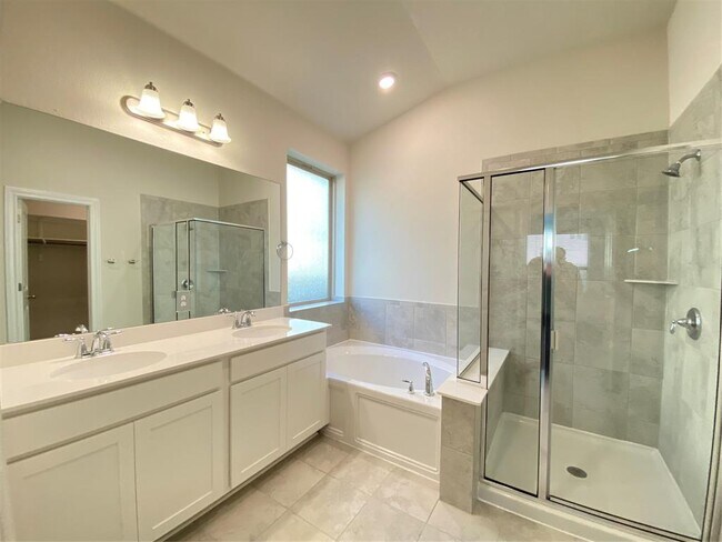 Building Photo - 1405 Vista View Dr