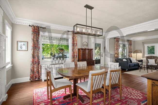 Building Photo - Stunning South Hill Home