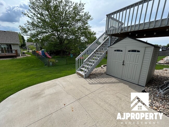 Building Photo - 4604 S Dunlap Ave