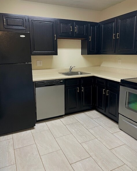 Building Photo - 6050 Alpine Cir