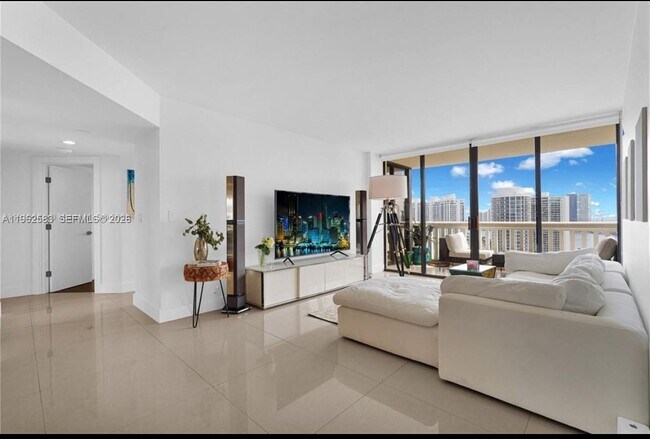 Building Photo - 1000 W Island Blvd