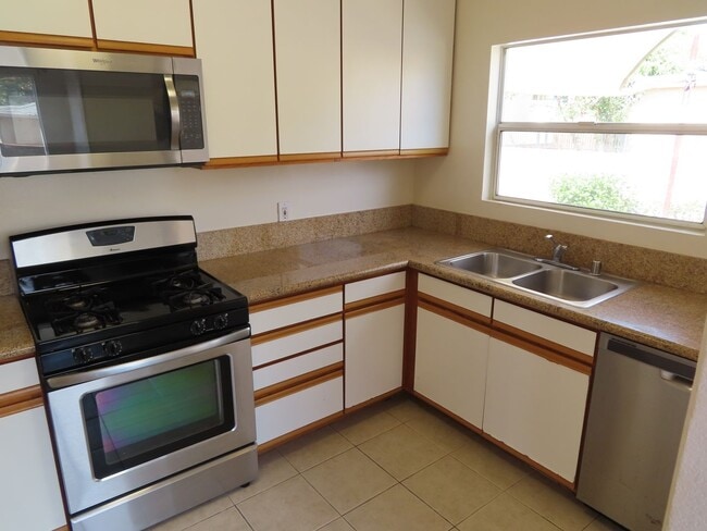 Building Photo - Three Bedroom Two Bath Home in La Mesa