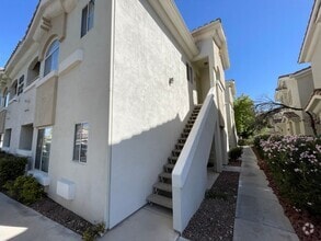 Building Photo - 2 Bedroom Summerlin Condo - Gated community