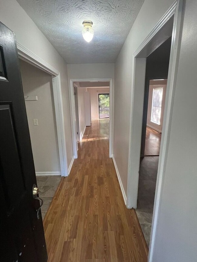 Building Photo - NOW READY!!! Cozy ranch 2 bedroom 1.5 bath...