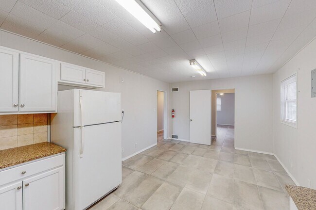 Building Photo - NE 2/BD 1/BA 1/CG HOME