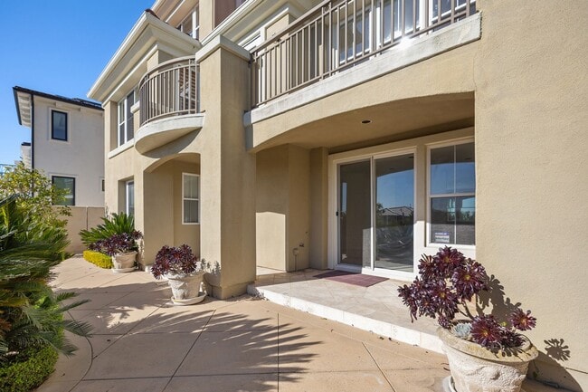 Building Photo - Exclusive Pelican Ridge Home.