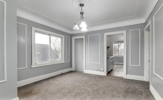 Building Photo - 10002 Manor