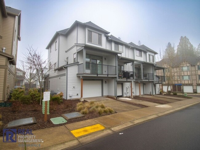 Building Photo - Spacious, well-designed Townhome in the River Terrace community!!