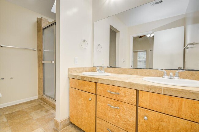Building Photo - 5006 Westfield Village Dr