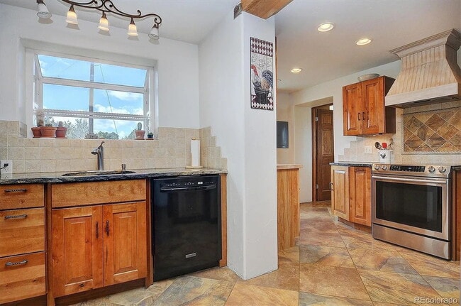 Building Photo - Amazing 2-Bedroom Home for Rent – Just 5 M...