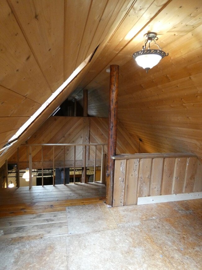 Building Photo - APPLICATION PENDING - **Charming Cabin**