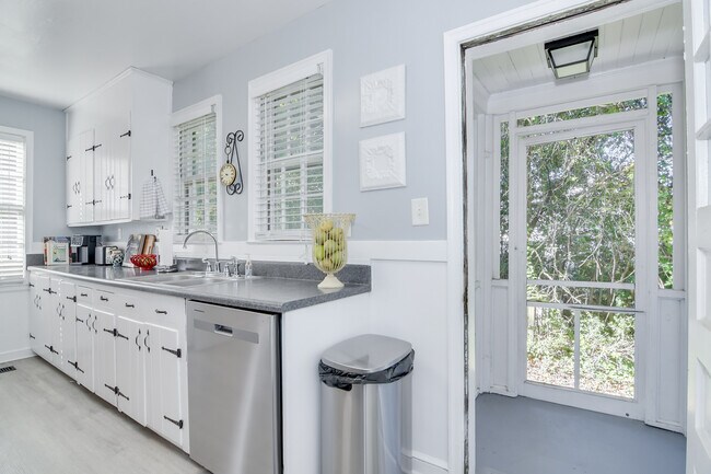 Building Photo - 2631 Oakland Ave