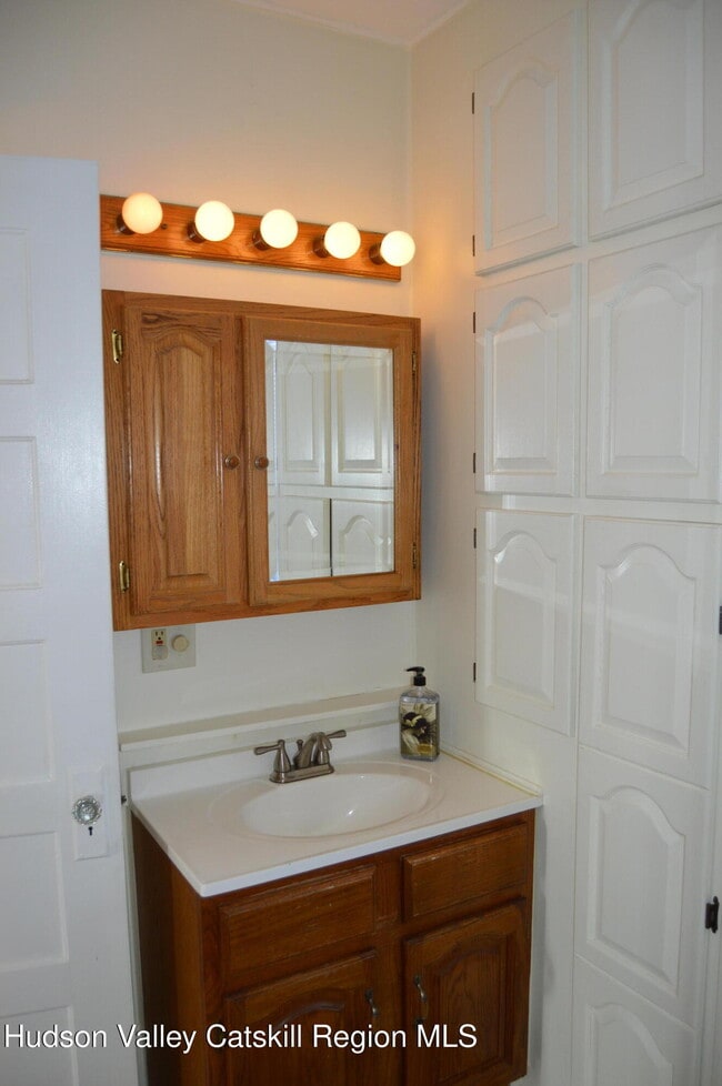 Building Photo - 86 Ulster Ave