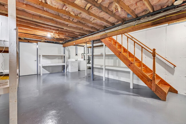 Building Photo - 18 Kathryn Dr