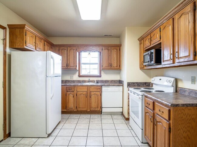 Building Photo - 1702 W Cypress St