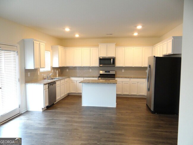 Building Photo - 3473 Hawthorn Farm Blvd
