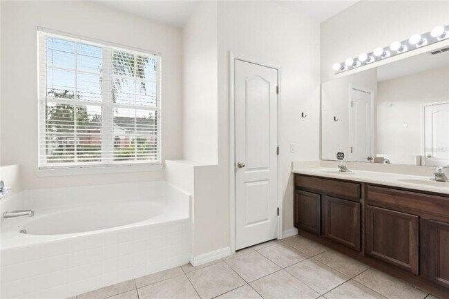 Building Photo - 3817 Blue Dasher Dr