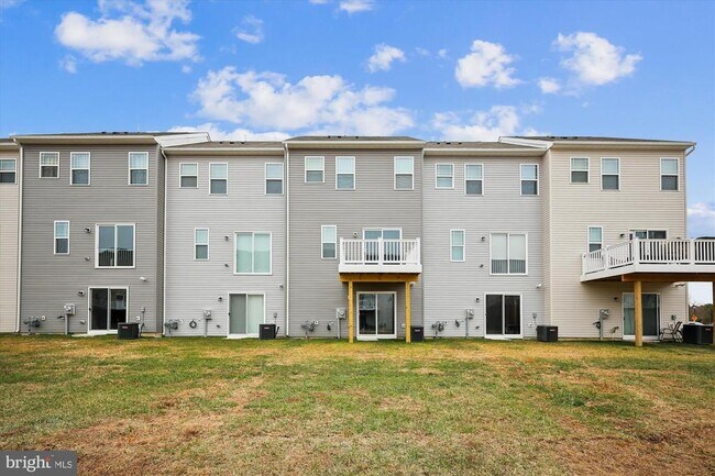 Building Photo - 2505 Boeing Way