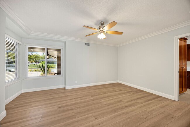 Building Photo - Beautifully upgraded 4-bedroom, 3.5-bathro...