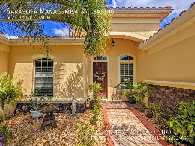 Building Photo - 4 Bed 3 Bath with Den Executive Pool Home ...