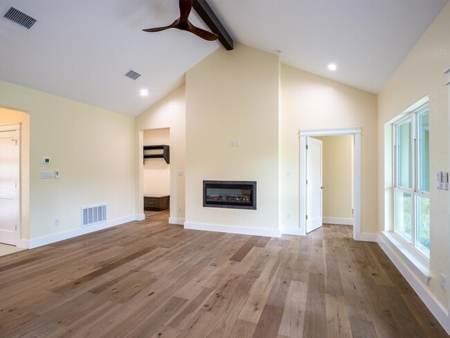 Building Photo - 1415 Bluebonnet Dr