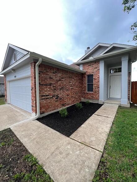 Building Photo - 1615 Royal Ascot Dr