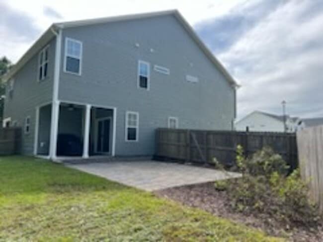 Building Photo - 3 bedroom 2 bathroom townhome in quiet neighborhood