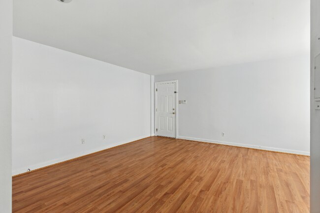 Building Photo - 709 Brandywine St SE