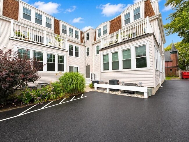 Building Photo - 8 Slocum St