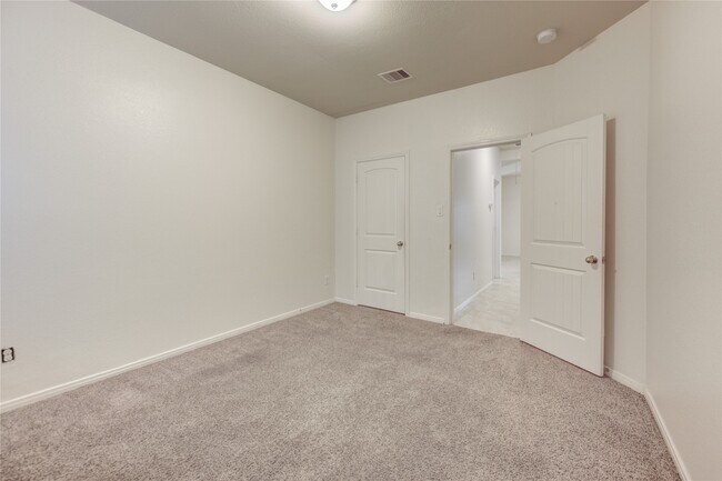 Building Photo - 734 Mill Spring Ct