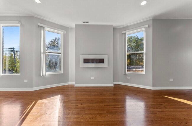 Building Photo - 803 S Karlov Ave