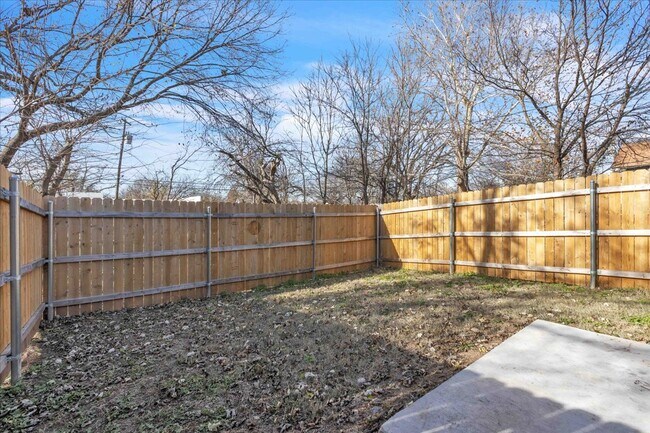 Building Photo - 414 N Tucker Ave