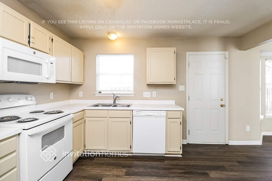 Building Photo - 8410 Blue Aster Ln