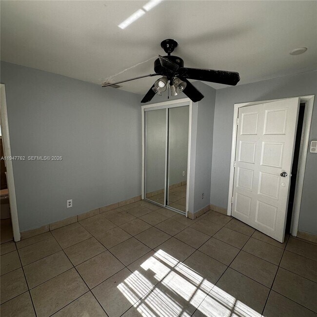 Building Photo - 732 Moffett St