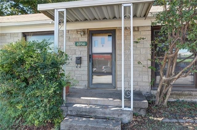 Front door - 6950 Hillcrest Ave