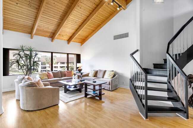 Building Photo - 1100 Marine Way W