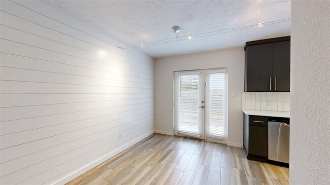 Building Photo - 505 Boyett St