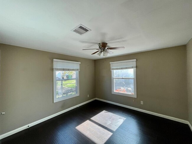 Primary Photo - 206 Frawley St