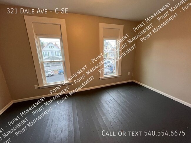 Building Photo - Upstairs 2 Bed 1 Bth Apt Close to Downtown...