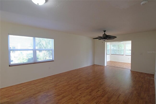 Building Photo - 390-301 301 Blvd W