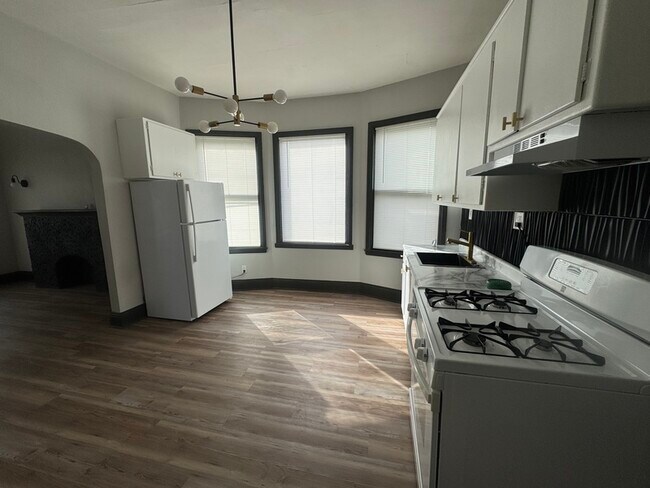 Building Photo - 2431 S 34th St