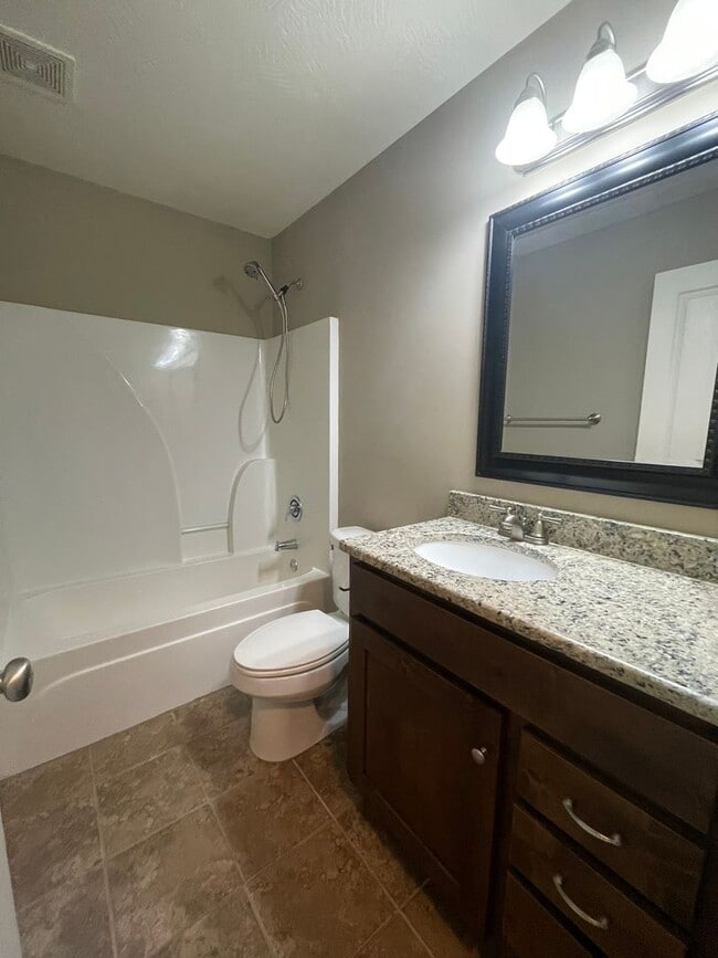 Building Photo - Beautiful 4BD in Battlefield, MO