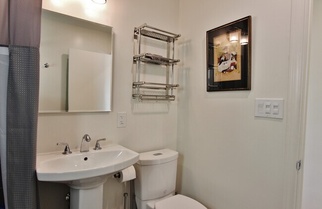 Building Photo - 7328 VISTA DEL MAR Ln
