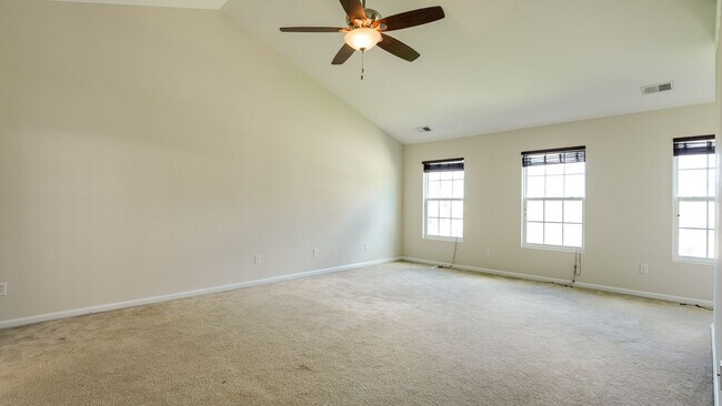 Building Photo - 4 Bedroom 2.5 Bath House in Sophia Landing...